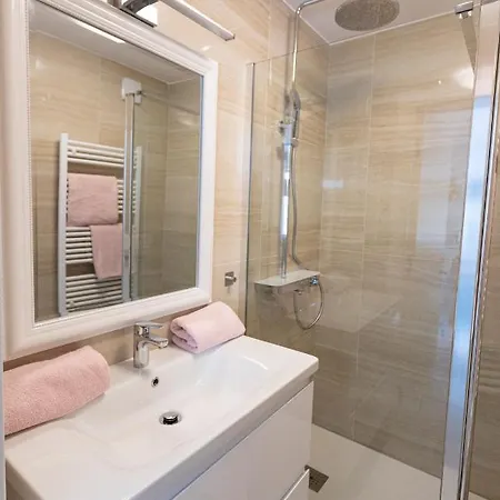 Luxury Mantinela