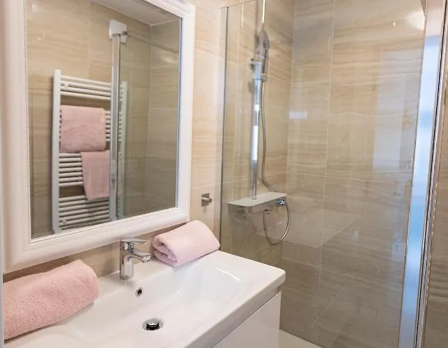 Luxury Mantinela