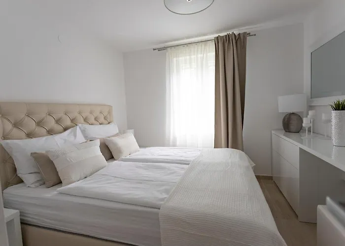 Luxury Mantinela Малинска