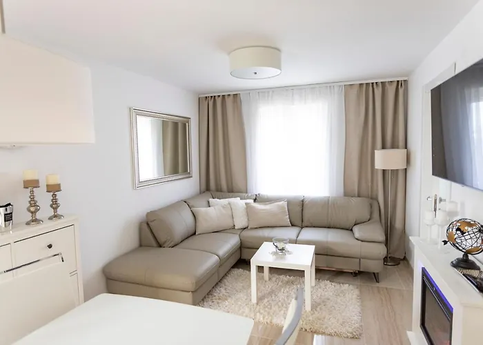 Luxury Mantinela