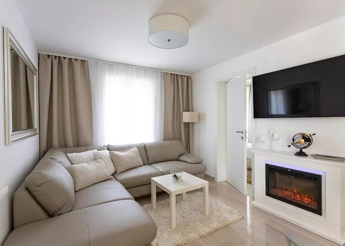 Luxury Mantinela *