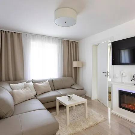 Luxury Mantinela *